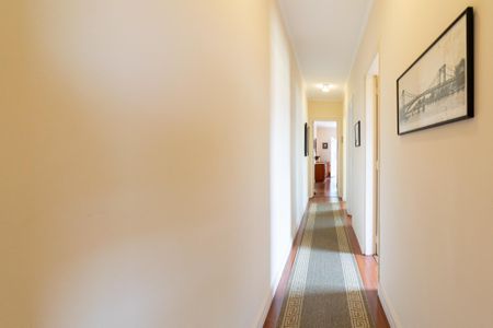 Casa à venda com 150m², 3 quartos e 2 vagas Casa à venda com 150m², 3 quartos e 2 vagasCorredor