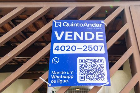 Casa à venda com 150m², 3 quartos e 2 vagas Casa à venda com 150m², 3 quartos e 2 vagasFachada