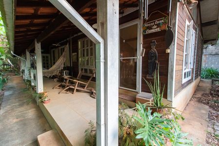 Casa para alugar com 200m², 2 quartos e 2 vagas Casa para alugar com 200m², 2 quartos e 2 vagasÁrea Externa Lateral