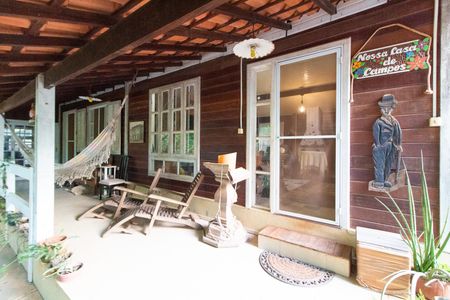 Casa para alugar com 200m², 2 quartos e 2 vagas Casa para alugar com 200m², 2 quartos e 2 vagasÁrea Externa Frente