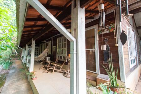 Casa para alugar com 200m², 2 quartos e 2 vagas Casa para alugar com 200m², 2 quartos e 2 vagasÁrea Externa Lateral