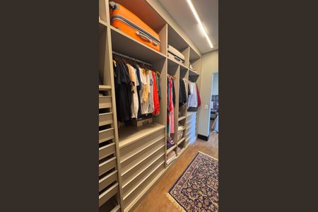 Casa à venda com 225m², 3 quartos e 2 vagasCloset da suíte 1