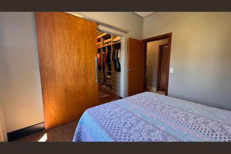 Casa à venda com 225m², 3 quartos e 2 vagasSuíte 1