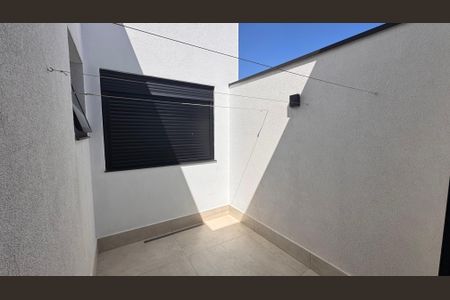 Casa à venda com 225m², 3 quartos e 2 vagasVaranda