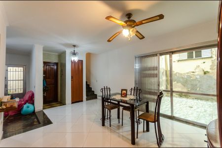 Casa à venda com 180m², 5 quartos e 3 vagas Casa à venda com 180m², 5 quartos e 3 vagasSala de Jantar