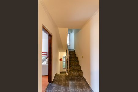 Casa à venda com 180m², 5 quartos e 3 vagas Casa à venda com 180m², 5 quartos e 3 vagasCorredor