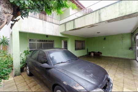 Casa à venda com 180m², 5 quartos e 3 vagas Casa à venda com 180m², 5 quartos e 3 vagasGaragem