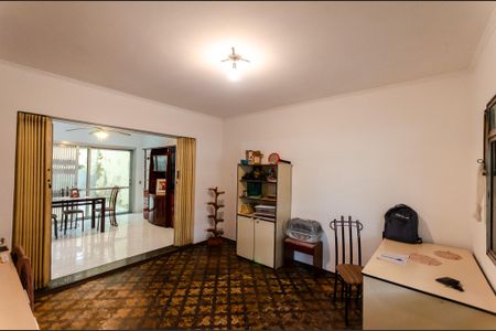 Casa à venda com 180m², 5 quartos e 3 vagas Casa à venda com 180m², 5 quartos e 3 vagasEscritório