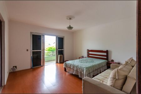 Casa à venda com 180m², 5 quartos e 3 vagas Casa à venda com 180m², 5 quartos e 3 vagasSuíte