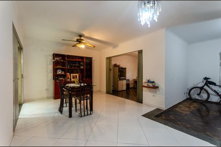 Casa à venda com 180m², 5 quartos e 3 vagas Casa à venda com 180m², 5 quartos e 3 vagasSala de Jantar