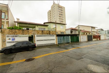 Casa à venda com 180m², 5 quartos e 3 vagas Casa à venda com 180m², 5 quartos e 3 vagasFachada