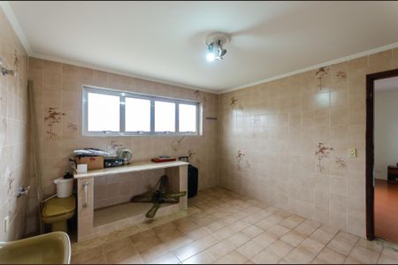 Casa à venda com 180m², 5 quartos e 3 vagas Casa à venda com 180m², 5 quartos e 3 vagasSuíte - banheiro