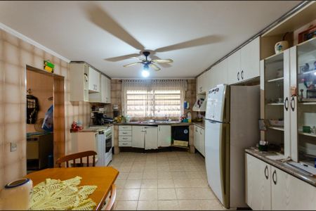 Casa à venda com 180m², 5 quartos e 3 vagas Casa à venda com 180m², 5 quartos e 3 vagasCozinha