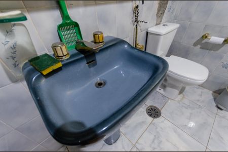 Casa à venda com 180m², 5 quartos e 3 vagas Casa à venda com 180m², 5 quartos e 3 vagasBanheiro 1