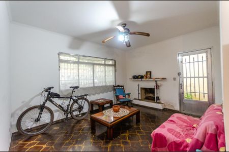 Casa à venda com 180m², 5 quartos e 3 vagas Casa à venda com 180m², 5 quartos e 3 vagasSala da lareira