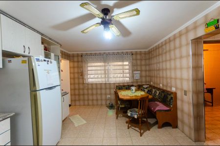 Casa à venda com 180m², 5 quartos e 3 vagas Casa à venda com 180m², 5 quartos e 3 vagasCozinha