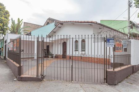 Casa à venda com 292m², 3 quartos e 3 vagasFachada