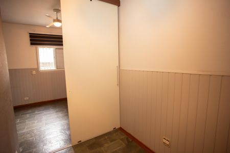 Casa à venda com 300m², 4 quartos e 2 vagasSuíte - Casa 1