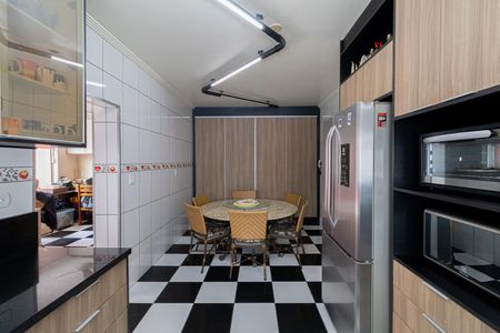 Casa à venda com 388m², 5 quartos e 4 vagas Casa à venda com 388m², 5 quartos e 4 vagasCozinha