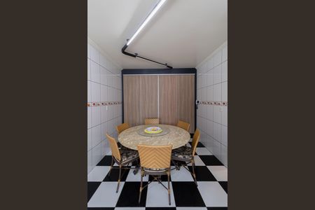 Casa à venda com 388m², 5 quartos e 4 vagas Casa à venda com 388m², 5 quartos e 4 vagascopa