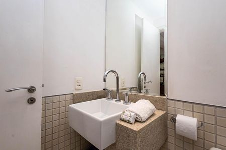 Apartamento à venda com 123m², 2 quartos e 3 vagasBanheiro Social