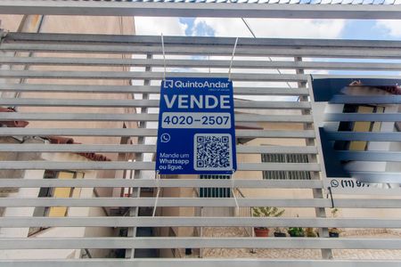 Casa à venda com 180m², 3 quartos e 2 vagasFachada e placa