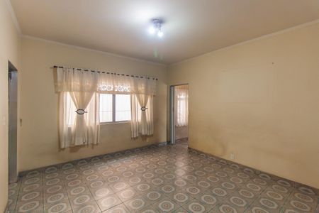 Casa à venda com 180m², 3 quartos e 2 vagasSala