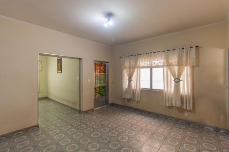 Casa à venda com 180m², 3 quartos e 2 vagasSala