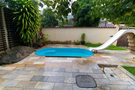 Casa à venda com 750m², 5 quartos e 4 vagas Casa à venda com 750m², 5 quartos e 4 vagasÁrea externa