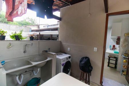 Casa à venda com 750m², 5 quartos e 4 vagas Casa à venda com 750m², 5 quartos e 4 vagasÁrea de Serviço (Casa 1)