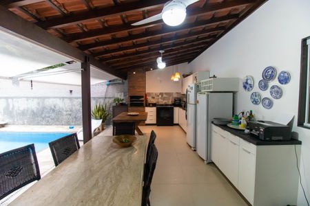 Casa à venda com 750m², 5 quartos e 4 vagas Casa à venda com 750m², 5 quartos e 4 vagasÁrea externa