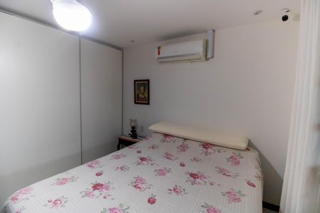 Casa à venda com 750m², 5 quartos e 4 vagas Casa à venda com 750m², 5 quartos e 4 vagasQuarto (Casa 1)