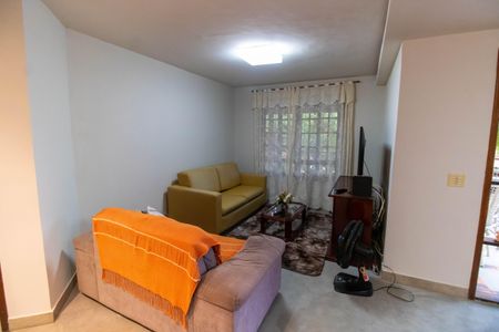 Casa à venda com 750m², 5 quartos e 4 vagas Casa à venda com 750m², 5 quartos e 4 vagasSala (Casa 2)