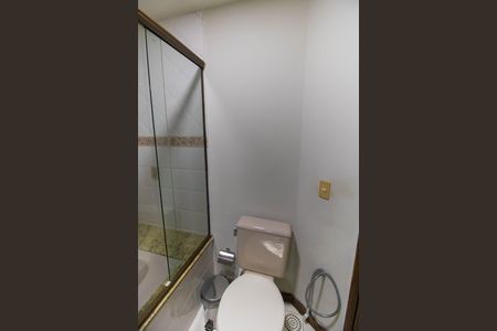 Casa à venda com 750m², 5 quartos e 4 vagas Casa à venda com 750m², 5 quartos e 4 vagasBanheiro da Suíte 2 (Casa 2)