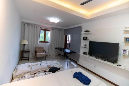 Casa à venda com 750m², 5 quartos e 4 vagas Casa à venda com 750m², 5 quartos e 4 vagasSuíte (Casa 1)