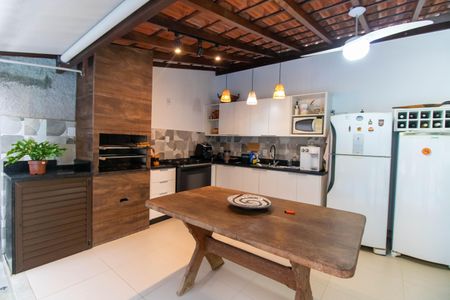 Casa à venda com 750m², 5 quartos e 4 vagas Casa à venda com 750m², 5 quartos e 4 vagasÁrea externa