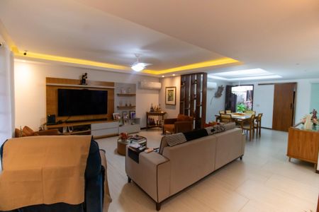 Casa à venda com 750m², 5 quartos e 4 vagas Casa à venda com 750m², 5 quartos e 4 vagasSala (Casa 1)