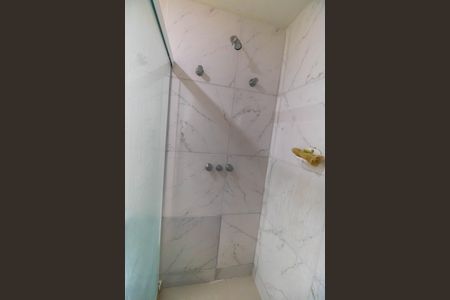 Casa à venda com 750m², 5 quartos e 4 vagas Casa à venda com 750m², 5 quartos e 4 vagasBanheiro da Suíte 1 (Casa 2)