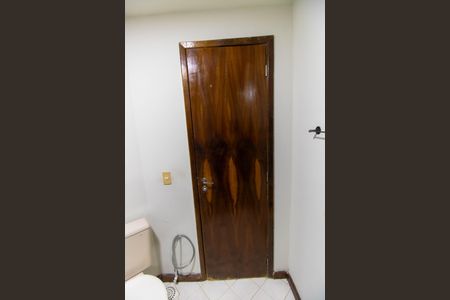 Casa à venda com 750m², 5 quartos e 4 vagas Casa à venda com 750m², 5 quartos e 4 vagasBanheiro da Suíte 2 (Casa 2)