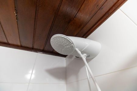 Casa à venda com 750m², 5 quartos e 4 vagas Casa à venda com 750m², 5 quartos e 4 vagasChuveiro (Casa 1)