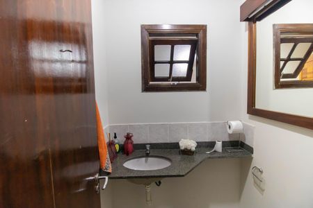 Casa à venda com 750m², 5 quartos e 4 vagas Casa à venda com 750m², 5 quartos e 4 vagasLavabo (Casa 2)