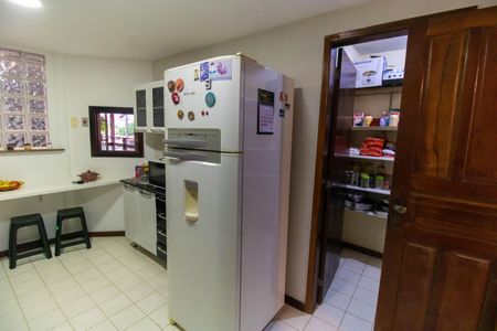 Casa à venda com 750m², 5 quartos e 4 vagas Casa à venda com 750m², 5 quartos e 4 vagasCozinha (Casa 2)