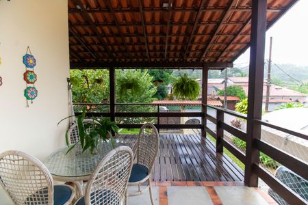 Casa à venda com 750m², 5 quartos e 4 vagas Casa à venda com 750m², 5 quartos e 4 vagasVaranda da Sala (Casa 2)