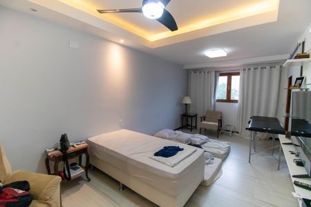 Casa à venda com 750m², 5 quartos e 4 vagas Casa à venda com 750m², 5 quartos e 4 vagasSuíte (Casa 1)