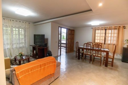 Casa à venda com 750m², 5 quartos e 4 vagas Casa à venda com 750m², 5 quartos e 4 vagasSala (Casa 2)