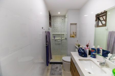 Casa à venda com 750m², 5 quartos e 4 vagas Casa à venda com 750m², 5 quartos e 4 vagasBanheiro Social (Casa 1)