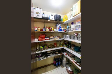 Casa à venda com 750m², 5 quartos e 4 vagas Casa à venda com 750m², 5 quartos e 4 vagasDespensa (Casa 2)