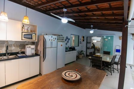 Casa à venda com 750m², 5 quartos e 4 vagas Casa à venda com 750m², 5 quartos e 4 vagasÁrea externa