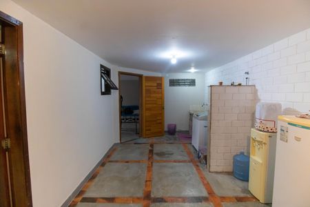 Casa à venda com 750m², 5 quartos e 4 vagas Casa à venda com 750m², 5 quartos e 4 vagasÁrea de Serviço (Casa 2)