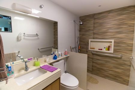 Casa à venda com 750m², 5 quartos e 4 vagas Casa à venda com 750m², 5 quartos e 4 vagasBanheiro da Suíte (Casa 1)